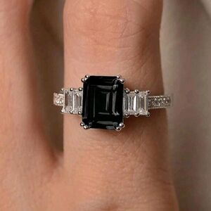 Sophisticated Black and Silver Women's Ring
